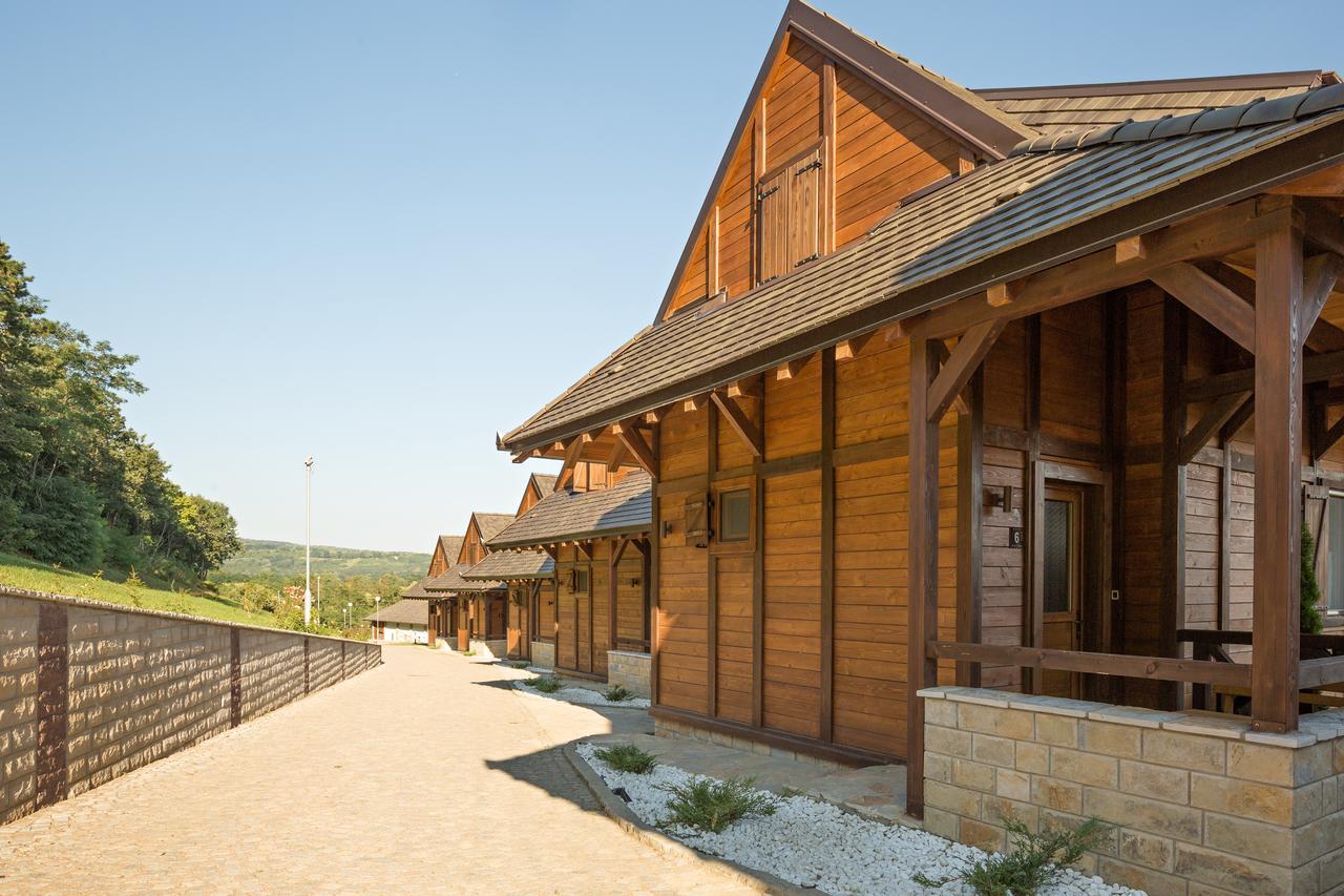 Etno Naselje Vrdnicka Kula Bed & Breakfast Vrdnik Exterior photo