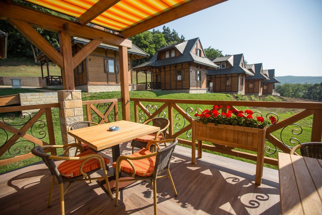 Etno Naselje Vrdnicka Kula Bed & Breakfast Vrdnik Exterior photo