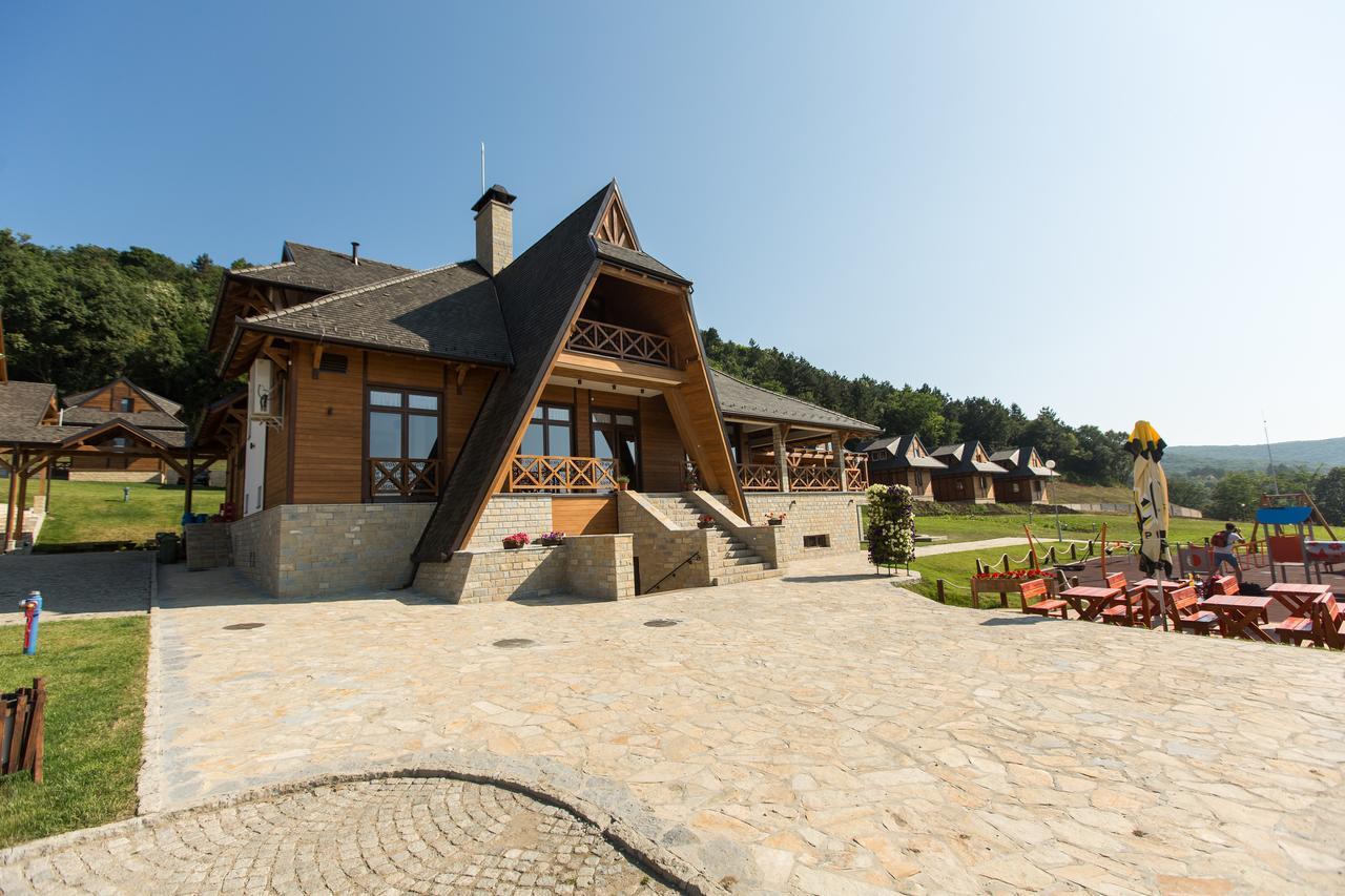 Etno Naselje Vrdnicka Kula Bed & Breakfast Vrdnik Exterior photo