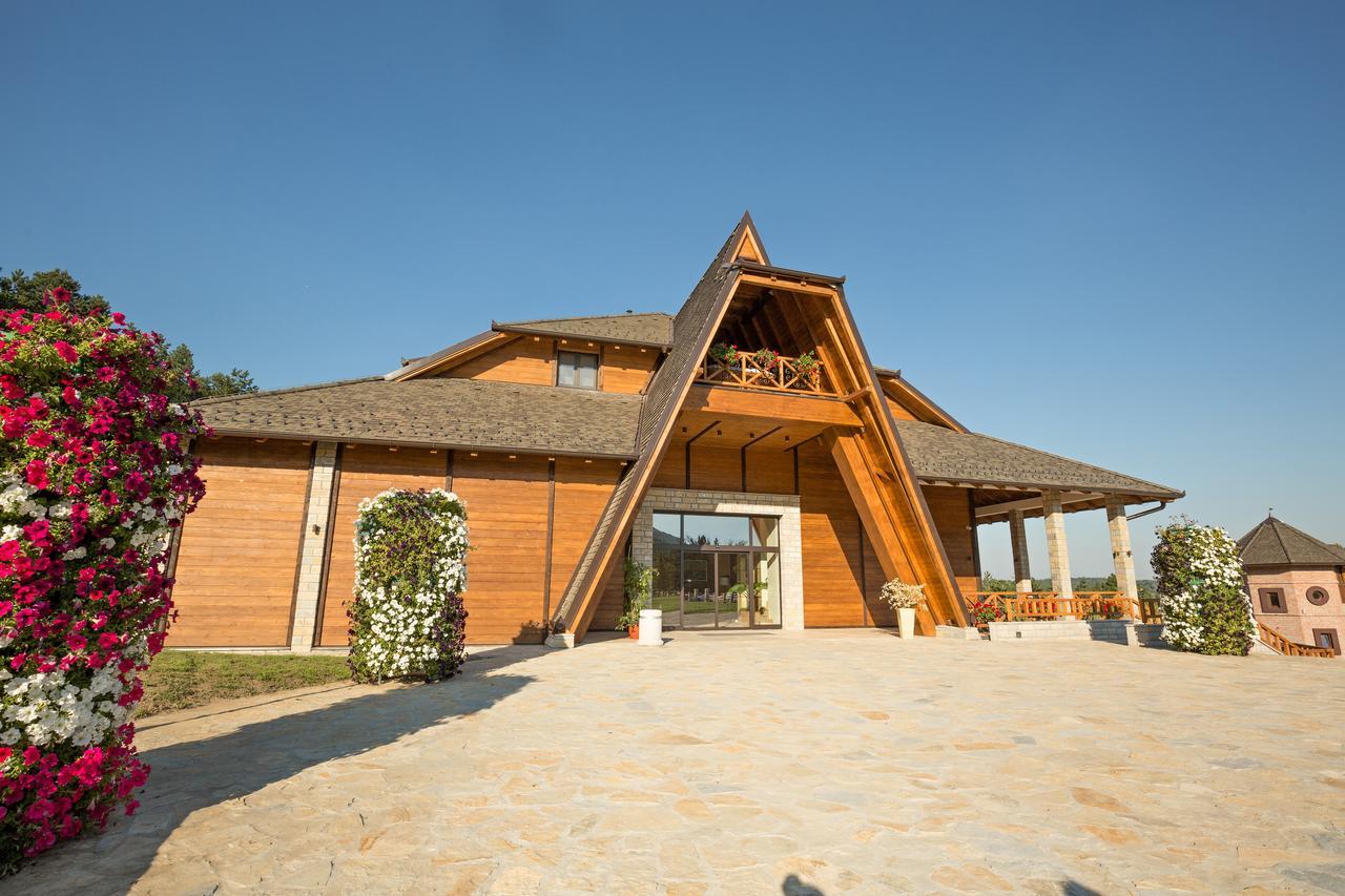 Etno Naselje Vrdnicka Kula Bed & Breakfast Vrdnik Exterior photo