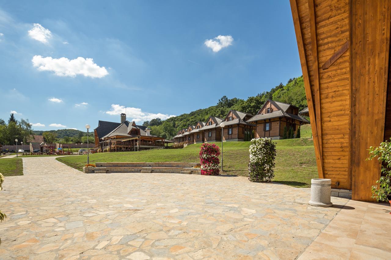 Etno Naselje Vrdnicka Kula Bed & Breakfast Vrdnik Exterior photo