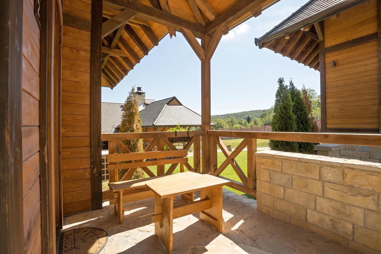 Etno Naselje Vrdnicka Kula Bed & Breakfast Vrdnik Exterior photo