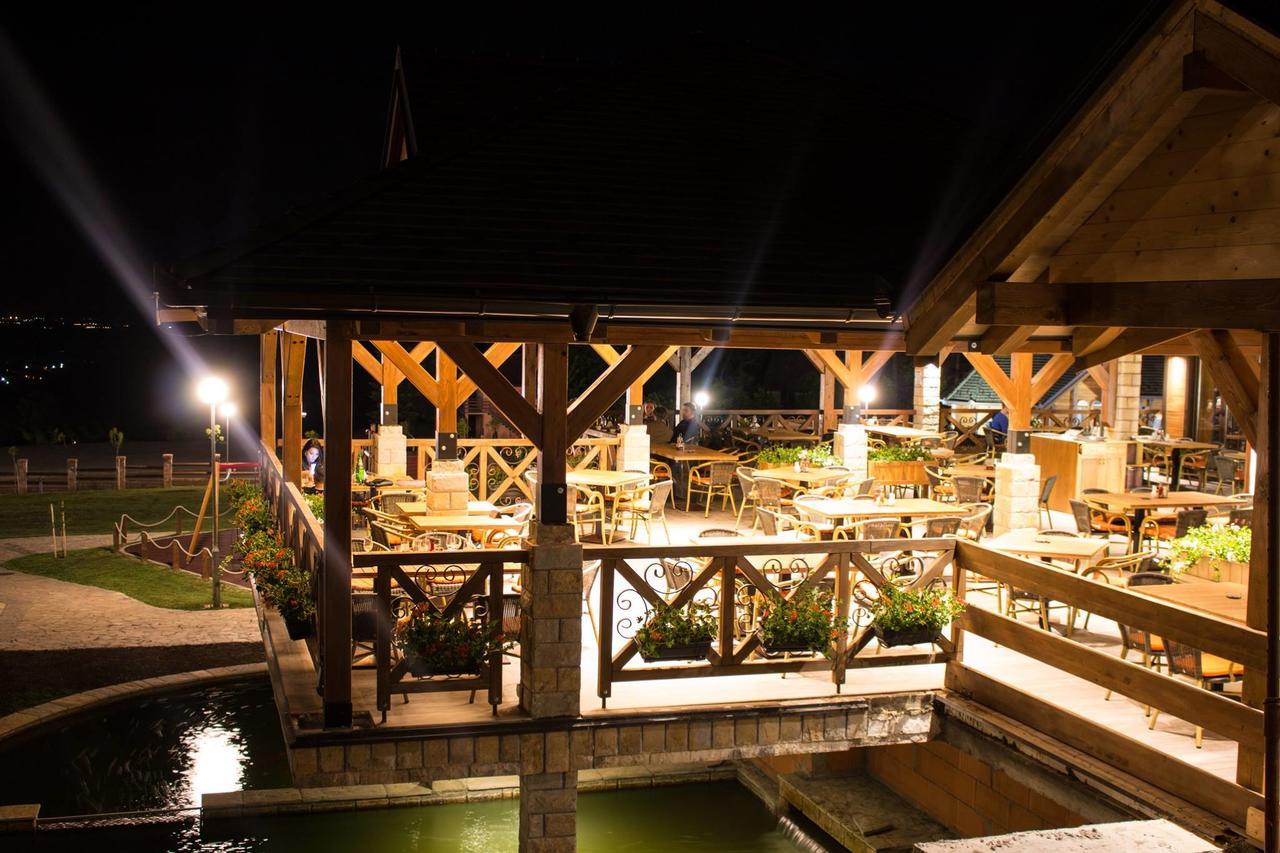 Etno Naselje Vrdnicka Kula Bed & Breakfast Vrdnik Exterior photo