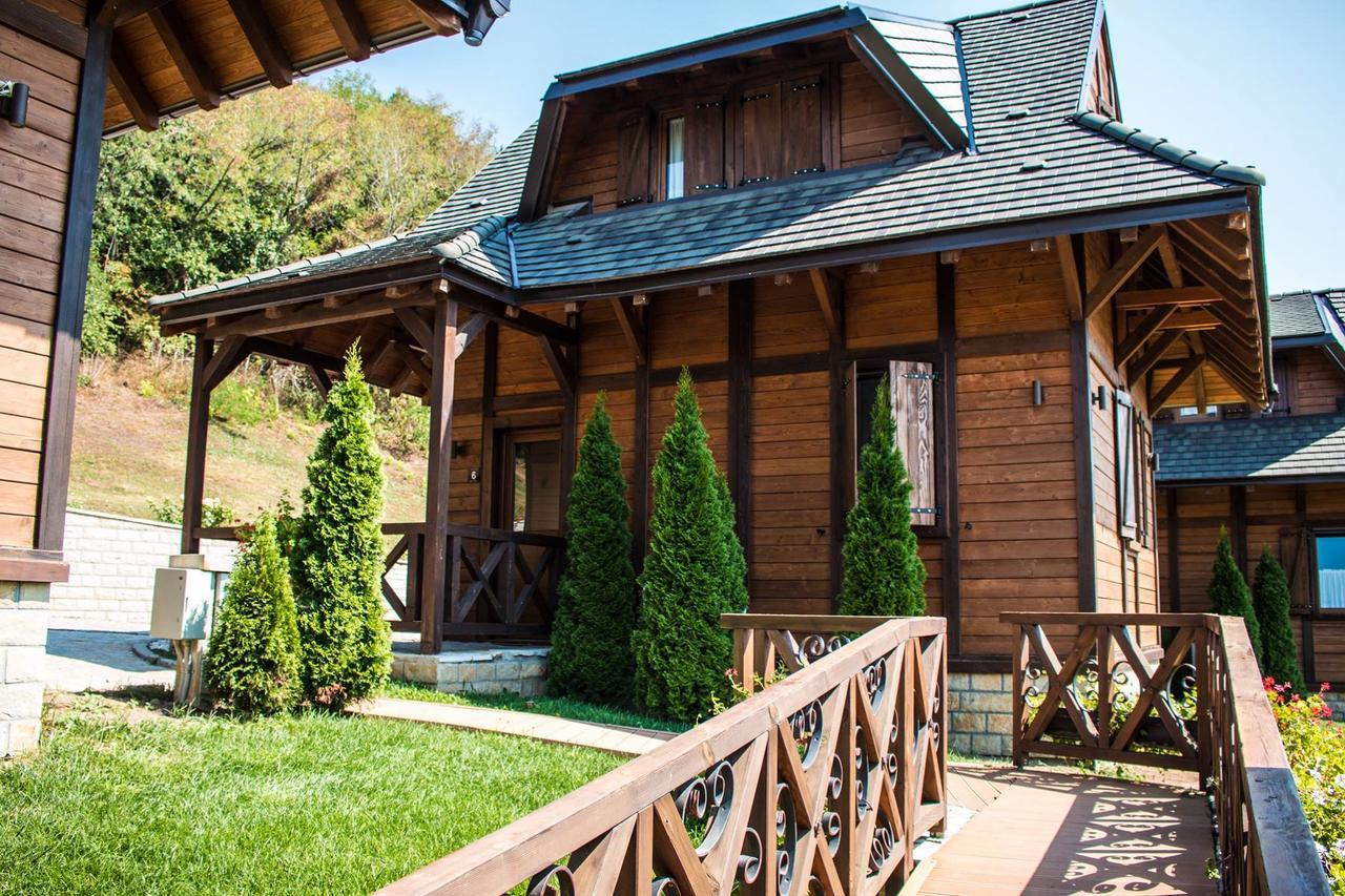 Etno Naselje Vrdnicka Kula Bed & Breakfast Vrdnik Exterior photo