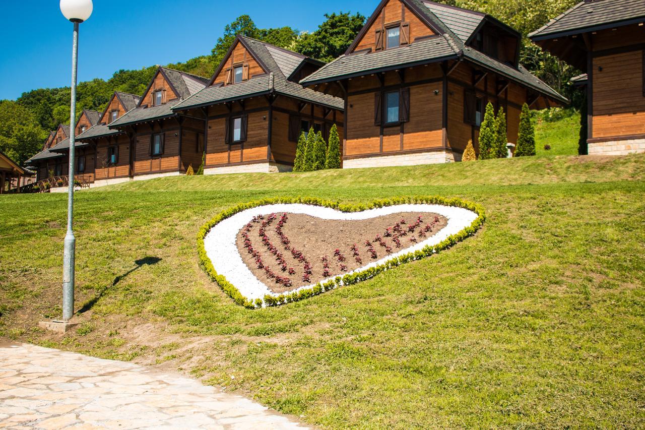 Etno Naselje Vrdnicka Kula Bed & Breakfast Vrdnik Exterior photo