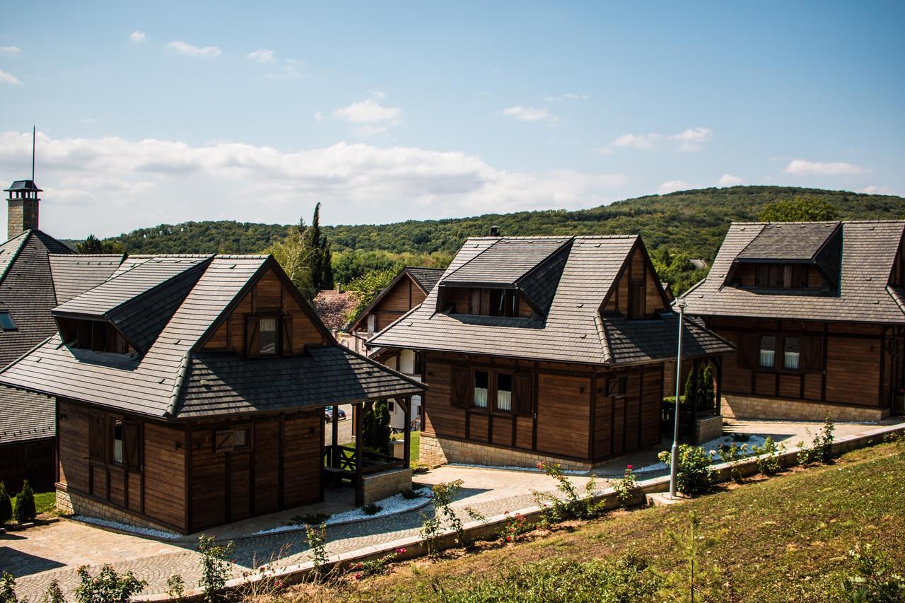 Etno Naselje Vrdnicka Kula Bed & Breakfast Vrdnik Exterior photo