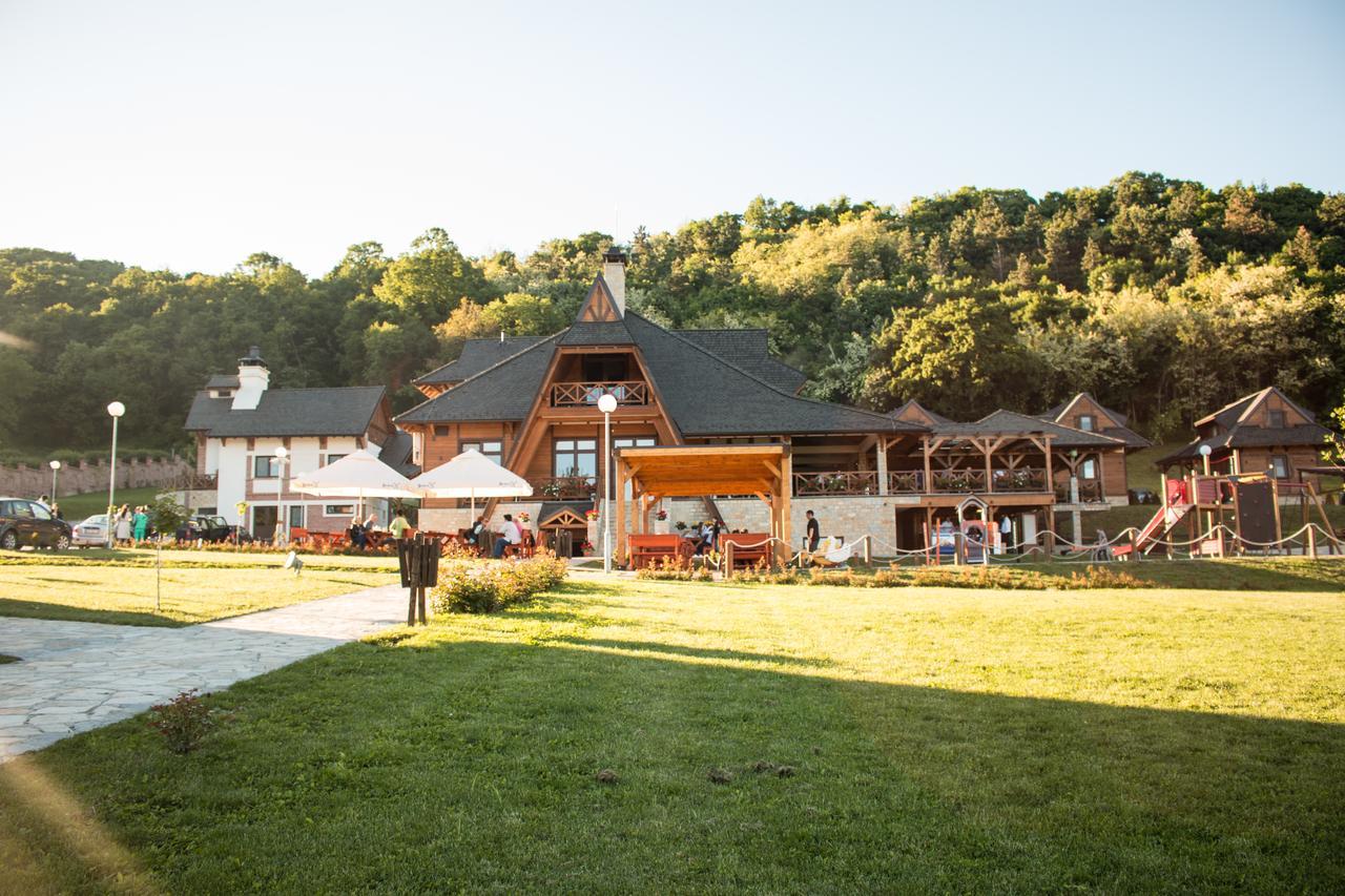Etno Naselje Vrdnicka Kula Bed & Breakfast Vrdnik Exterior photo